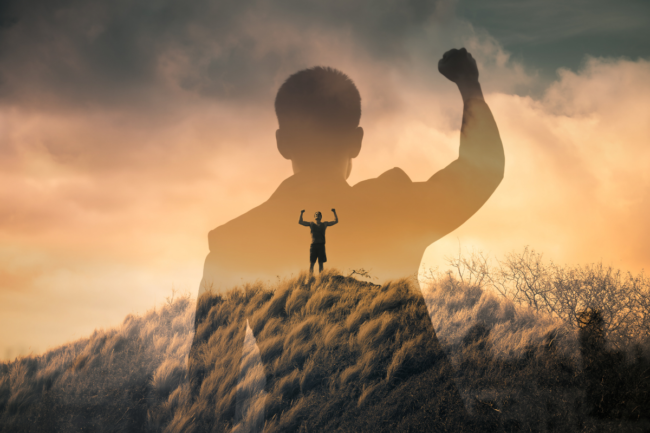 Renacer después de una caída es posible como Ave Fenix. El Renacimiento Consciente, la resiliencia emocional y la transformación personal