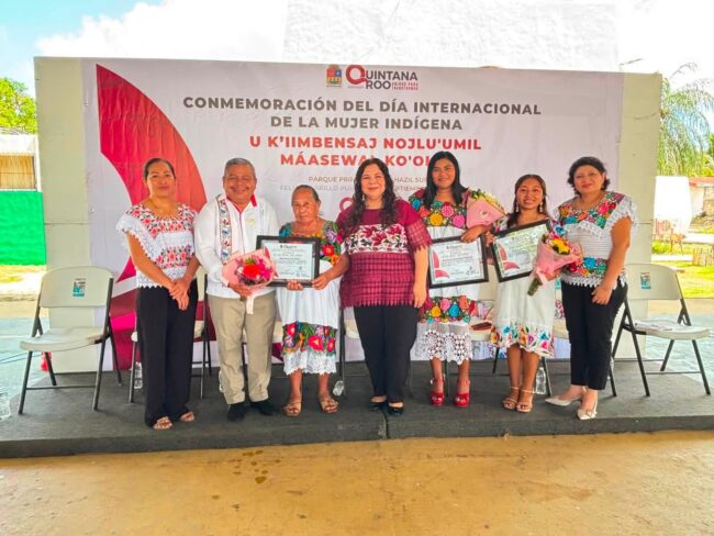 Entrega INMAYA reconocimientosen el marco del Día Internacional de la Mujer Indígena, realizada en X-Hazil Sur, Felipe Carrillo Puerto.