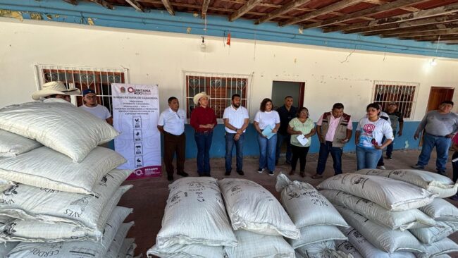 SEDARPE entrega apoyos agropecuarios a comunidades rurales de Quintana Roo.