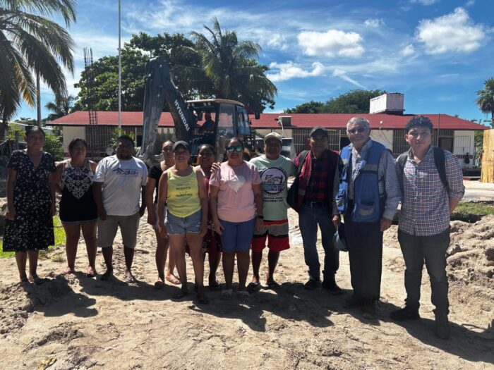 IFEQROO atiende a la comunidad escolar de Xcalak IFEQROO atiende a la comunidad escolar de Xcalak