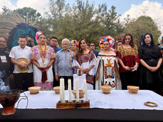 Representantes de Quintana Roo muestran su cultura, tradiciones mayas, artesanías y expresiones artísticas durante la muestra en Los Pinos.