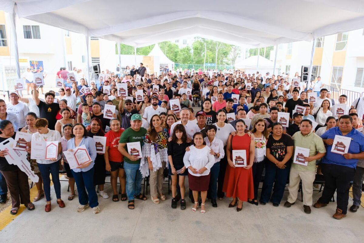 Mara Lezama entrega 288 viviendas en Puerto Aventuras